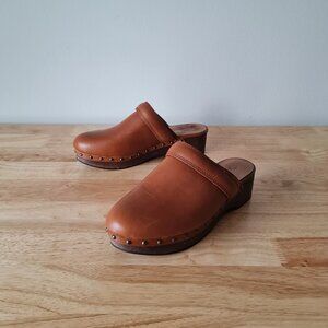 Madewell The Cecily Clog in Oiled Leather English Saddle Cognac 8